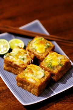 厚揚げの味噌チーズ焼き