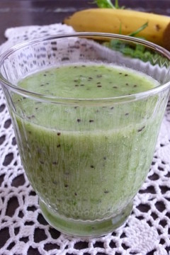 キウイとバナナと水菜のスムージー