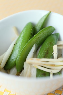 いかとスナップえんどうの中華炒め