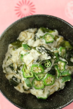 ツーンと辛味効かせたネバネバ食材まぜ