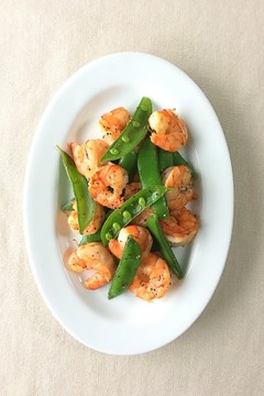 えびとスナップえんどうのガリバタ炒め