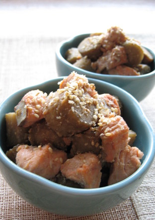 鮭とごぼうの胡麻味噌煮