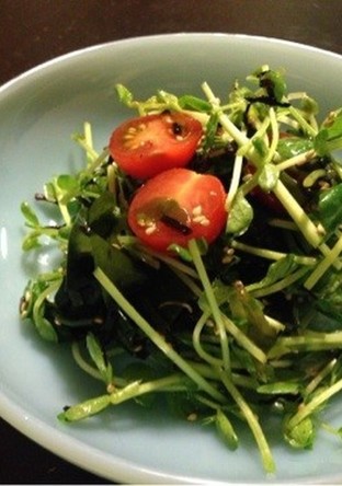 豆苗の海藻サラダ