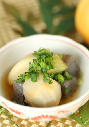 里芋と蒟蒻のやさしいお味の煮物