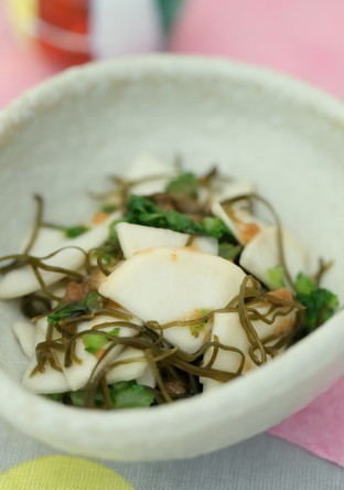 かぶと刻み昆布の酸味かせた梅肉和え