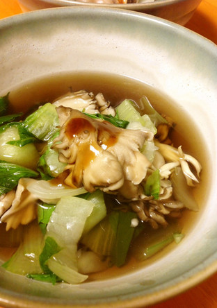 チンゲン菜と舞茸の中華スープ