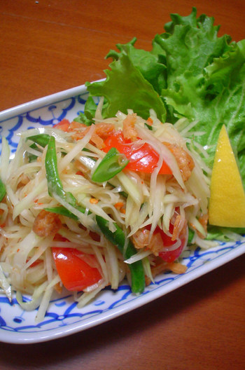 ソムタム 青いパパイヤのサラダ