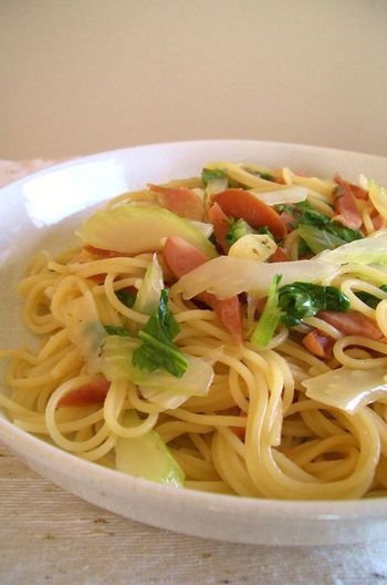 セロリとソーセージのパスタ