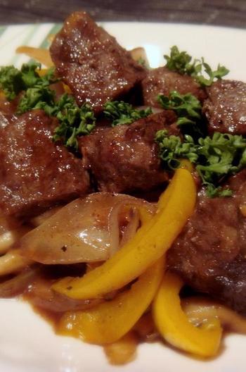 サイコロステーキと野菜のバルサミコソテー