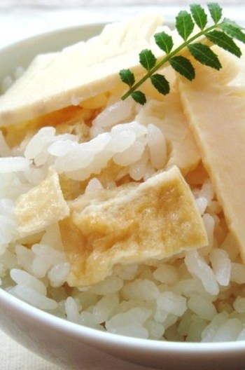 たけのこと油揚げの炊き込みごはん