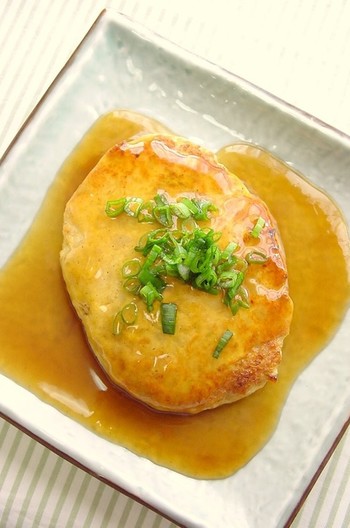 鶏ひき肉と厚揚げのあんかけバーグ