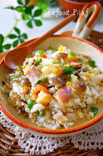 炊飯器で シーフードミックスの具沢山ピラフ