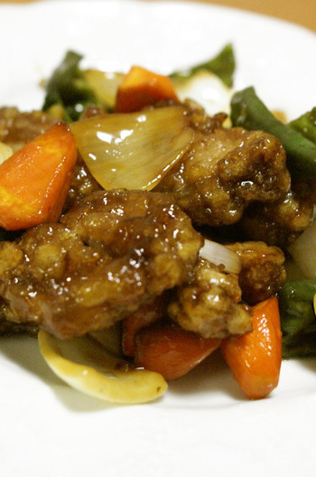 黒酢が決め手の酢豚