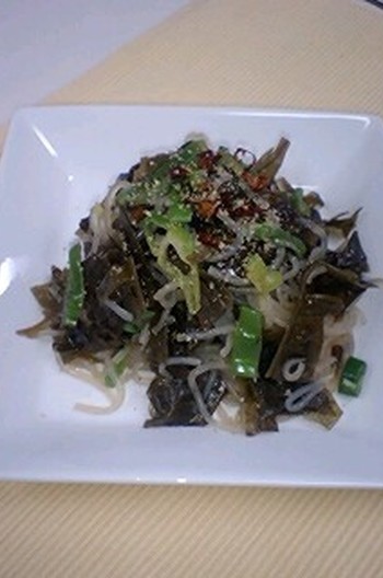 わかめとしらたきでヘルシー炒め