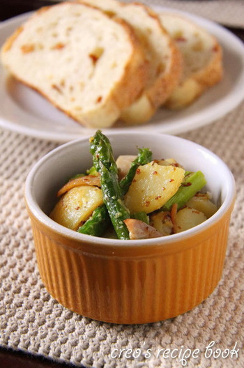 じゃが芋とアスパラの粒マスタード炒め