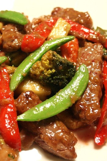 やわらか肉のうまステーキ