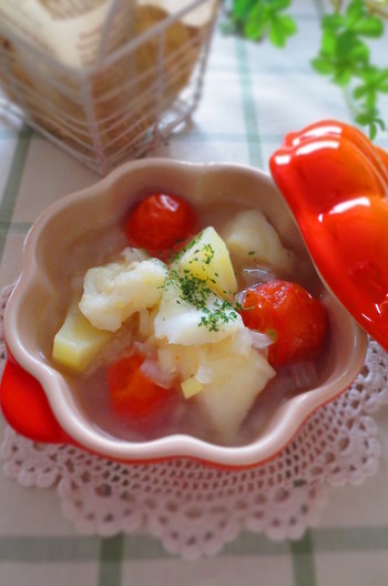 たらとじゃがいもとトマトのスープ