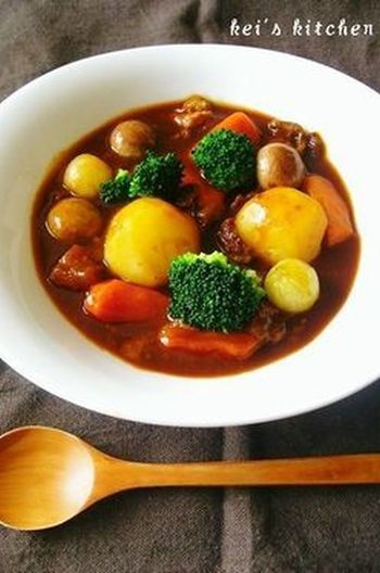 牛すじ肉でビーフシチュー