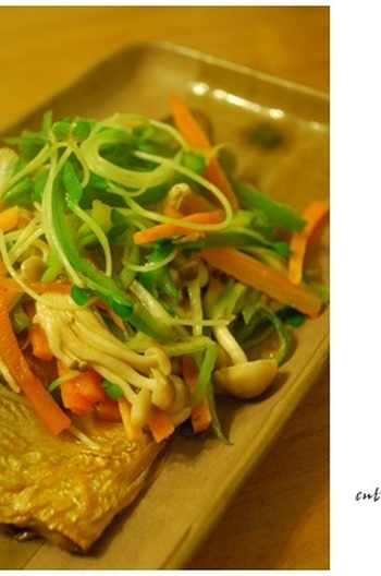 塩さばの野菜と一緒に蒸し焼き