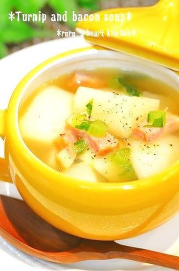 かぶとベーコンのコンソメスープ