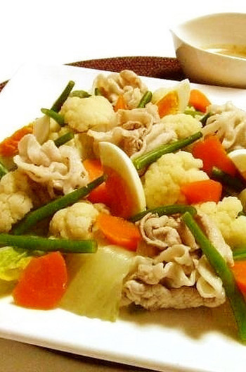 豚しゃぶと温野菜の彩りサラダ