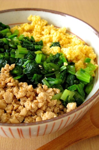 豆腐そぼろのヘルシー三色丼