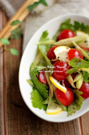 トマトとセロリの彩りサラダ