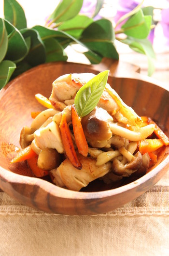 鶏肉のバジル炒め