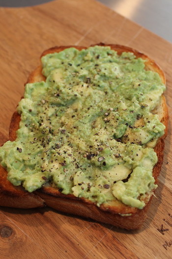 アボカドのっけトースト