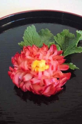 お正月おせち 菊花かぶをラディッシュで