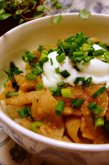 カフェ風長いもとろろの豚丼甘辛生姜