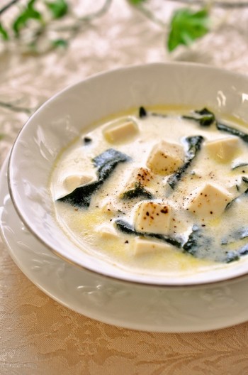 豆腐とわかめの和風ミルクスープ