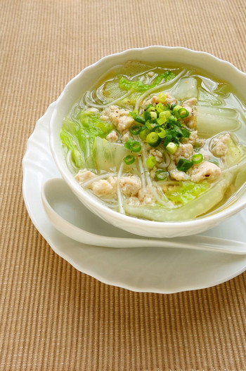 煮るだけ簡単 鶏ひき肉と白菜の春雨スープ