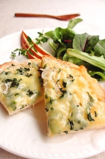 しらすと大葉のチーズトースト
