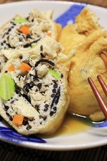 豆腐と挽肉で油揚げの五目巾着煮