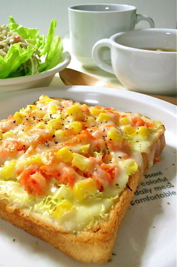 朝食にも 鮭とキャベツで簡単トースト