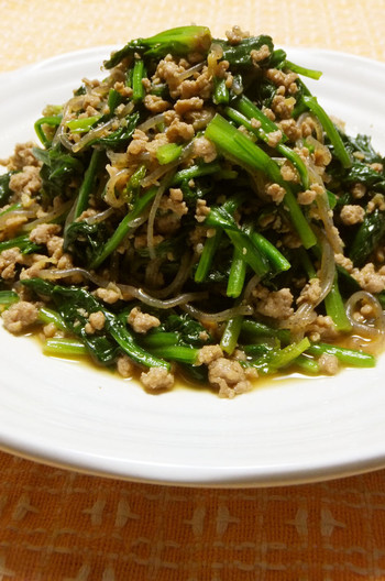 ほうれん草と豚ひき肉と糸こんにゃくの炒め物