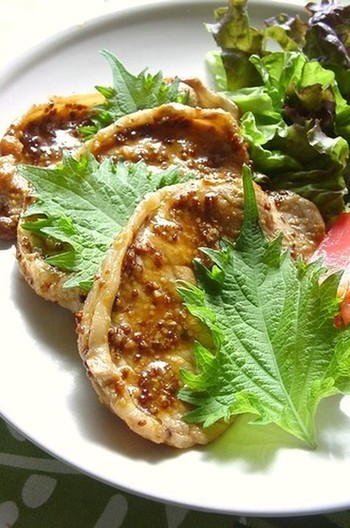 豚ロースのマスタード焼き 大葉添え