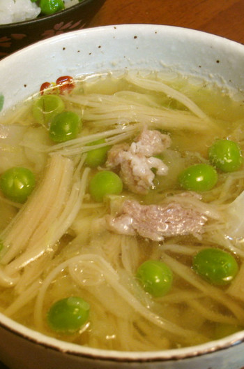 豚肉とグリーンピースの具だくさんスープ
