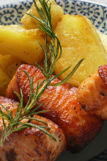 ローズマリー香る 鮭とじゃがいも