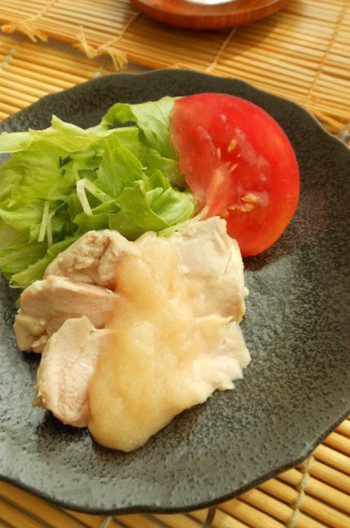 蒸し鶏の味噌かけ