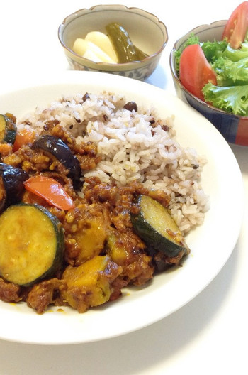 夏野菜と鶏ひき肉のヘルシーキーマカレー