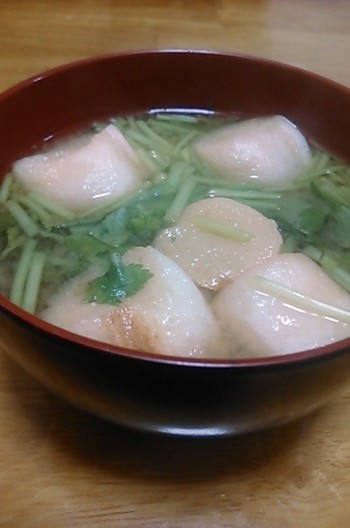 麩と三つ葉の味噌汁