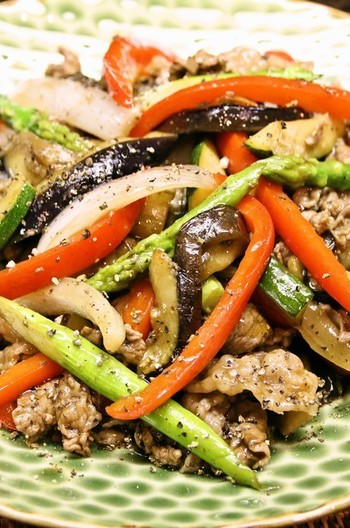 黒胡椒香る 牛肉と野菜のオイスター炒め