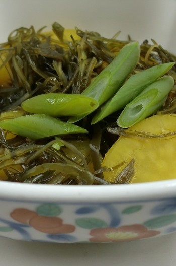 さつまいもと切昆布の煮物