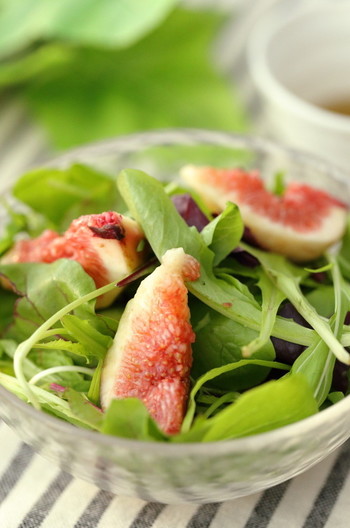 いちじくとベビーリーフのさっぱりサラダ