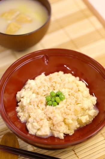 蟹の風味効かせた春雨豆腐