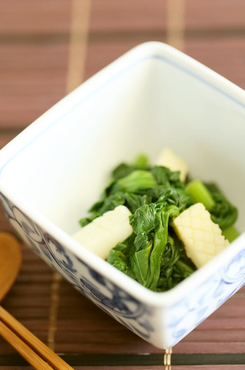 ごま風味の効いた小松菜といかの和え物