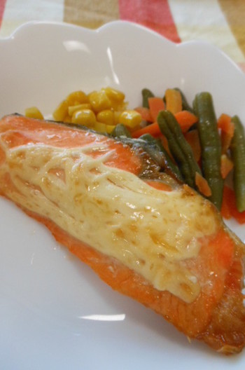 ジューシーに仕上がる　鮭のマヨネーズ焼