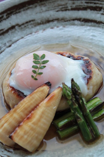 大きな鶏つくねと春野菜のグリル